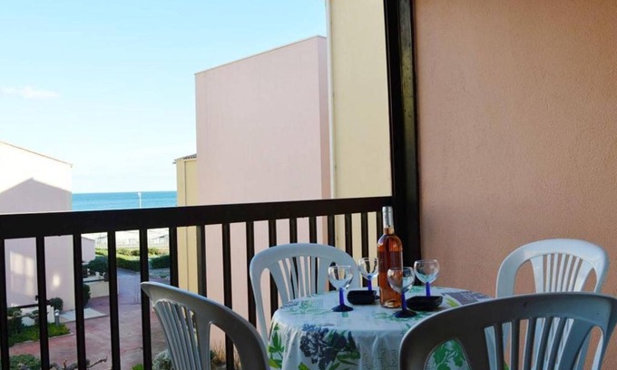 Saint-Pierre-la-Mer Apartment | Saint Pierre la Mer, Appt 2 pièces, cabine, 6 couchages, près plage, animaux OK - FR-1-229D-249