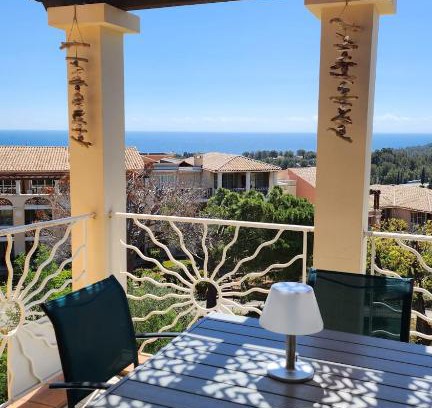Agay Apartment | Saint-Raphael- Vue mer et Massif de l'Esterel