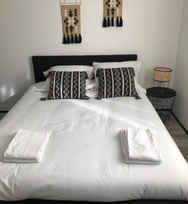 Republique Apartment | Sainte Cécile 6/Studio Elégant et Central