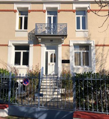 Republique Apartment | Sainte Cécile 7 - T3 élégant et central