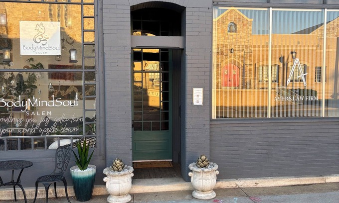 Salem Apartment | Salem Downtown Boutique 3BDRM Suite