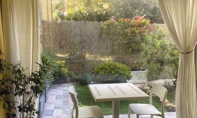 Livorno House | Sali and, Paradise Inn