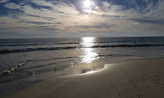 Kiska Beach House | Salior J's! Beautiful Quaint 3BR and 2 Bath house that sleeps 8, New renovation.