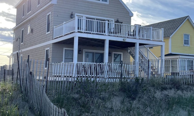 Salisbury Beach Apartment | Salisbury Beach - GREAT LOCATION/Oceanside on Desirable Atlantic Ave.