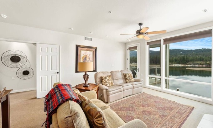 Post Falls Condo | Salmon Run Condo - Overlooking the Spokane River