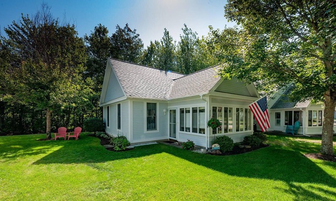 Summer Village Cottage | >>SALT & SHINE + SUMMER VILLAGE | AMENITIES GALORE<< **GONE COASTAL**
