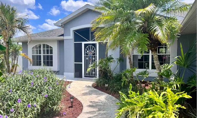 North Port House | Salt Water Pool & Spa Escape