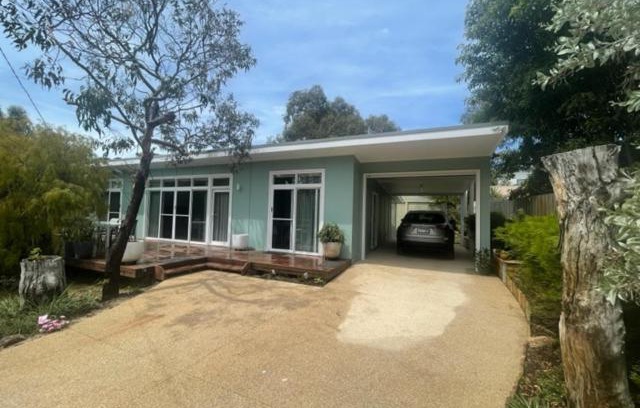 Anglesea House | Saltbush - Ideally located and modernised MCM Beach House