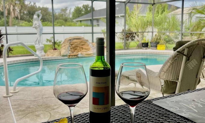 Englewood East House | Saltwater pool, jacuzzi, close to stunning beaches, fishing, kayaking and golf!