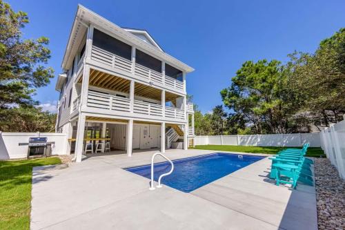 Whalehead Beach House | Saltwater Pool Outdoor Bar & 5 Min Walk to Beach