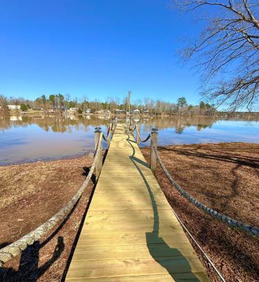 Prosperity Apartment | Saluda Lake Escape