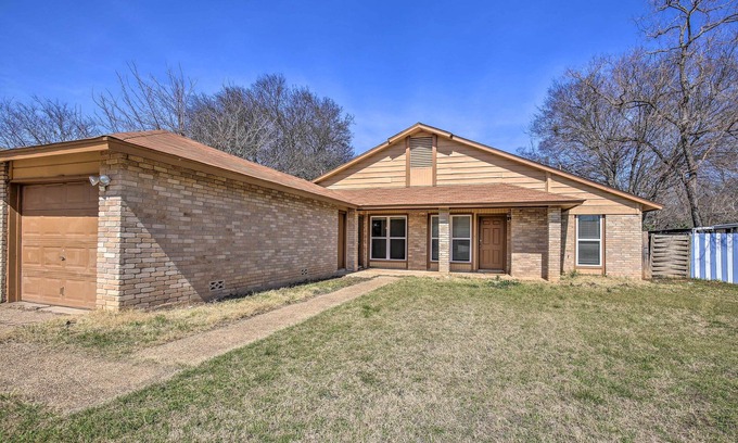 San Antonio House | San Antonio Abode w/Yard: 17 Mi to Downtown!
