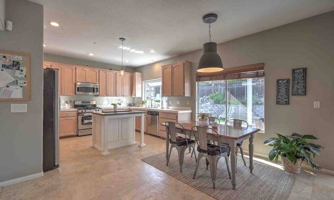 Spring Valley House | San Diego 3 BR Summer Vacation Home w/Backyard