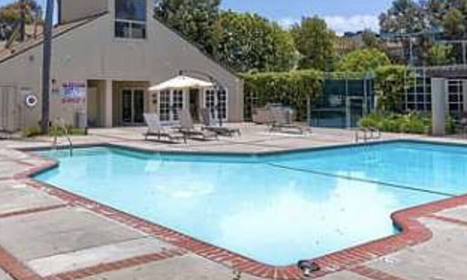 Bay Ho House | San Diego townhouse, pool, bbq.
