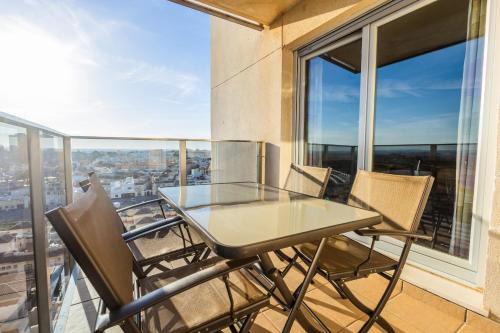 San Fernando Apartment | San Fernando Torres de la Caseria JP