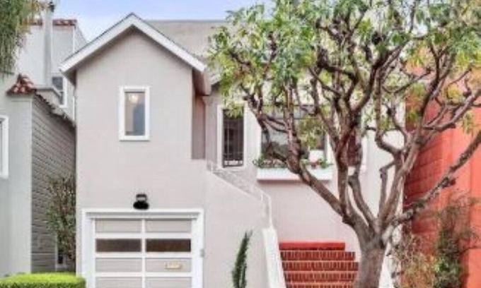 Marina District House | San Francisco 3 Floor House with Private Backyard