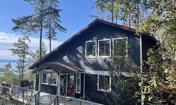 Friday Harbor House | San Juan Island, Three Coves Hideaway #111