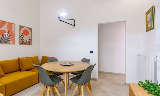San Lorenzo Apartment | San Lorenzo Central Roomy Apartment