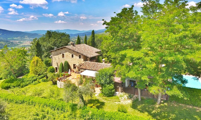Umbertide Villa | San Nicolò, private house and pool. Free wifi, stunning views of Niccone Valley.