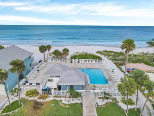 North Redington Beach Apartment | San Remo 406 Beachfront Suite