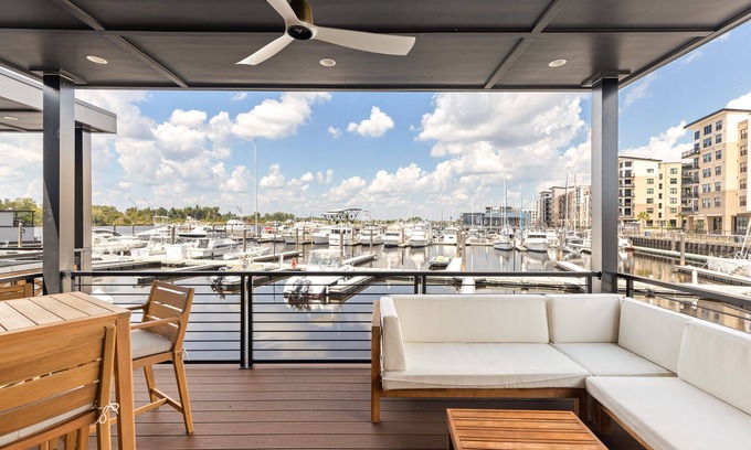 River District Boat Rental | Sanctuary at The Cove - Downtown - Nextdoor to Wilm Convention Center
