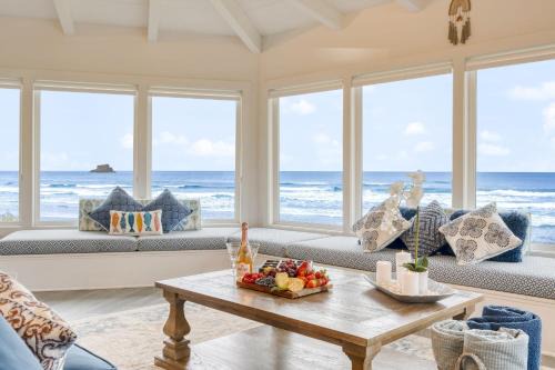 Arch Cape House | Sanctuary by the Sea by AvantStay Waterfront Views