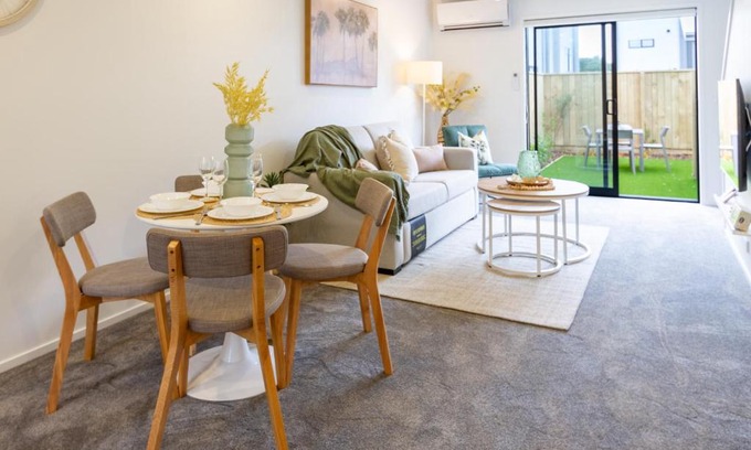New Brighton Apartment | Sanctuary close to the beach with Sofa Bed