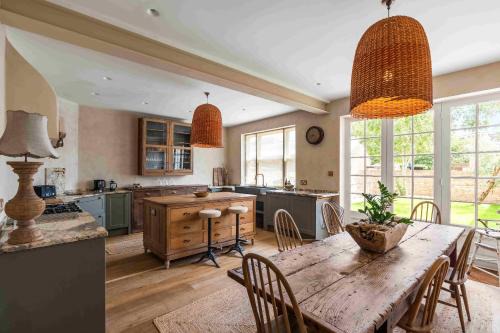 Shoreham-by-Sea House | Sanctuary House with Parking By My Getaways
