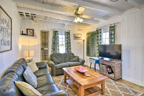 Kill Devil Hills House | Sand Pebbles: Bright Bungalow - Steps to Beach!
