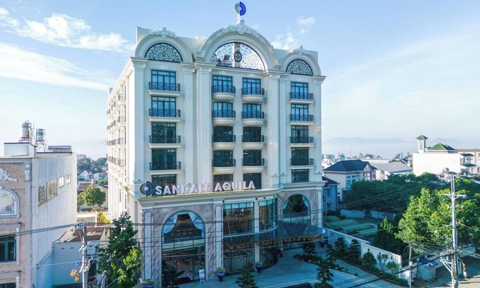 Bao Loc Hotel | SANDALS AQUILA