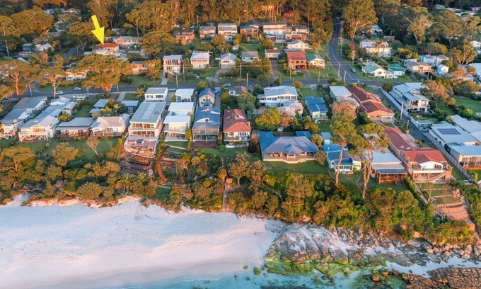 Hyams Beach Apartment | Sandals at the Bay - Downstairs, Hyams Beach