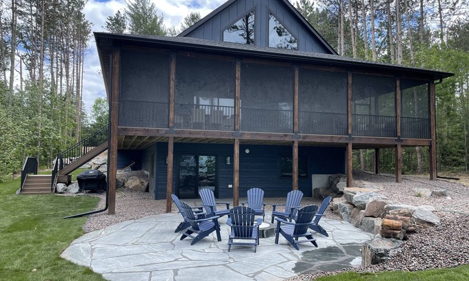 Hayward House | Sandalwood Retreat on Round Lake - Waterfront property with screened porch 