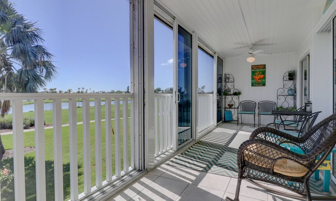 The Dunes House | Sandcastle Shores: Quiet Retreat, Golf & Lake View