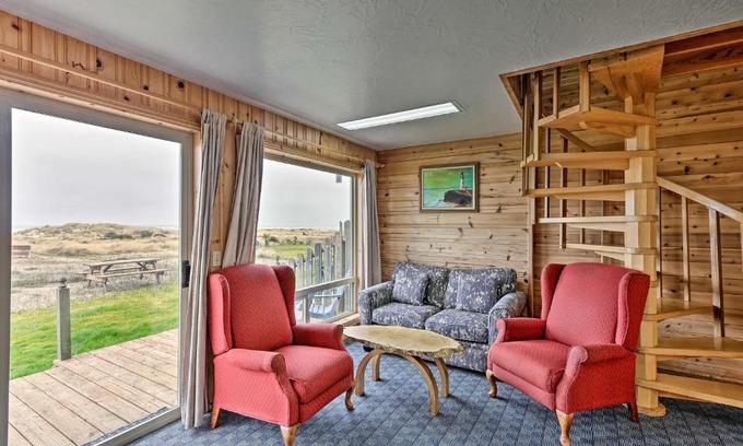 Waldport House | Sanderling Sea Cottages, Unit 3 with Private Balcony