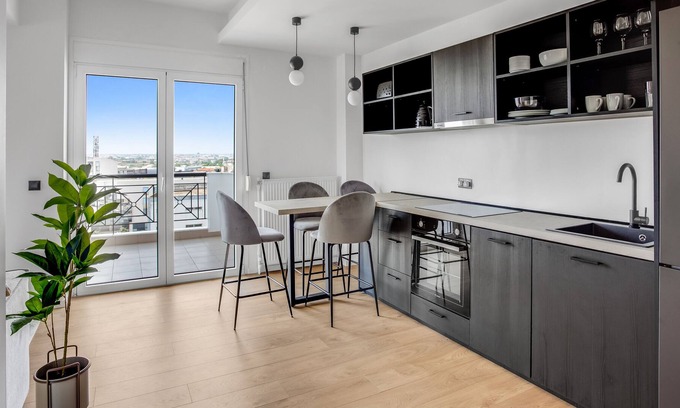 Thessaloniki Apartment | Sanders Arch - Compact 1-bdr Apt w Balcony