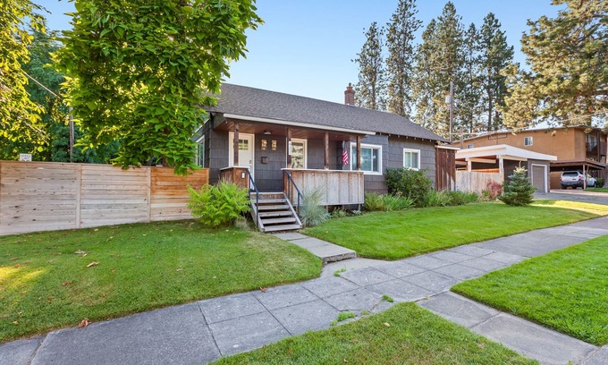 Garden District House | Sanders Beach Home-pet and family friendly! Walkability 100%