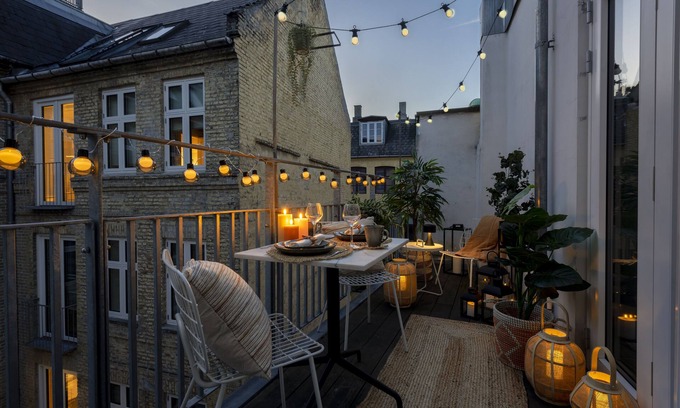 Copenhagen City Centre Apartment | Sanders Leaves - Chic 3-Bdr Apt with City View