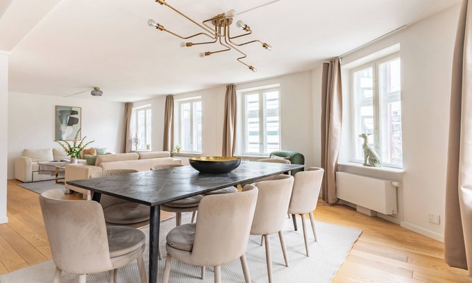 Copenhagen City Centre Apartment | Sanders Regent - Chic 3-Bdr Apt with Balcony