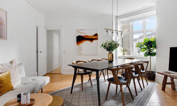 Nyhavn - Amalienborg Apartment | Sanders Stage - Chic Three-Bedroom Apartment Near Nyhavn