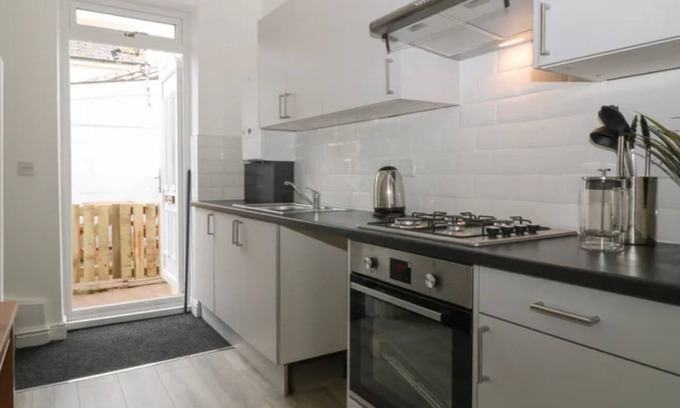 Babbacombe Cottage | Sandown, cosy cottage by the sea