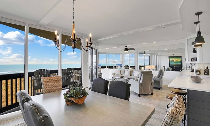 Port Aransas Condo | Sandpiper Condominiums 304, Panoramic Gulf Views w/direct access to Mustang Island/Port A beaches.