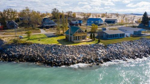 Mears House | Sandpiper Cottage Beautiful Private Lake Michigan Frontage