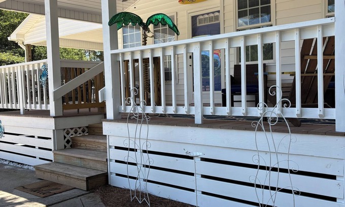 Ocean Isle Beach Cottage | Sandy Beach Cottage sleeps 8. Lots of golf courses near by.