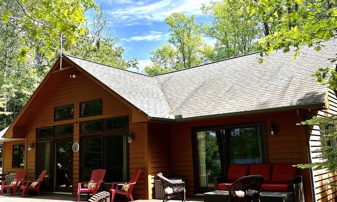 Cable Cabin | Sandy beach, quiet lake, great fishing & beautiful sunsets w/2 kayaks & gameroom