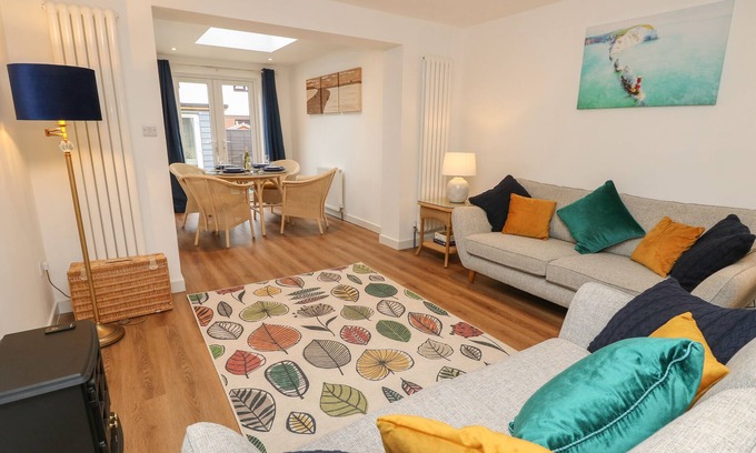 Sandown Cottage | SANDY COTTAGE, pet friendly, character holiday cottage in Sandown