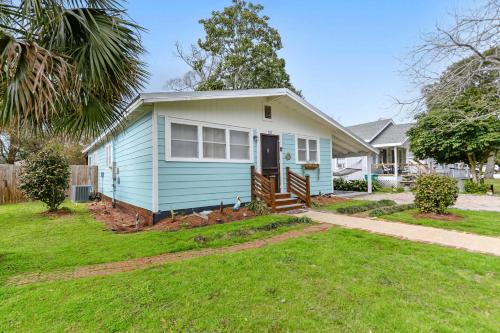 Gulfport House | Sandy Feet Getaway Spacious Coastal Retreat 3 MIn Walk to Coast