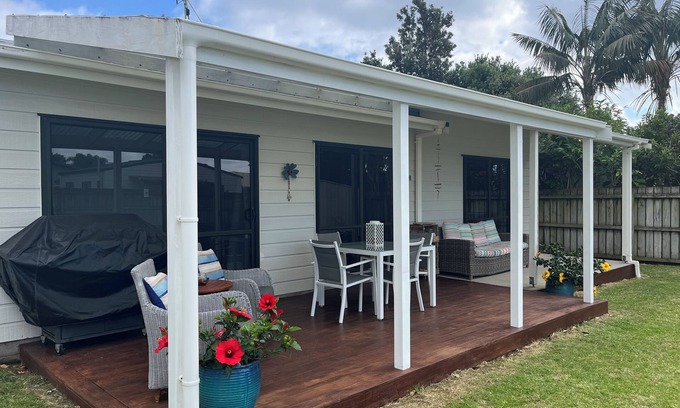 Waihi Beach House | Sandy feet Waihi Beach - Relax unwind no stress here.