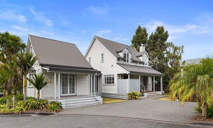 Russell Cottage | Sandy Jandal Cottage 3-5 bed with Annex - Russell Cottages Collection