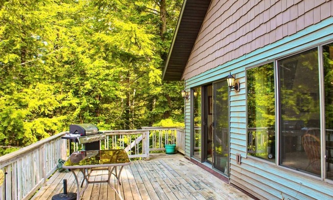 Toivola Cabin | Sandy Lake Lodge 4BR w/Sauna, Fireplace, 2nd Story Deck & 2 Kitchens