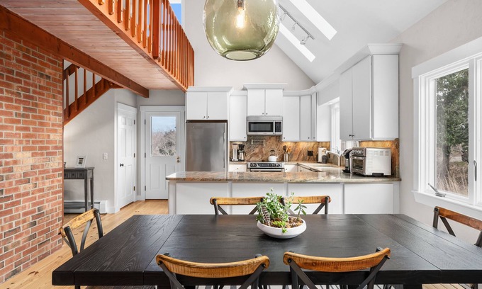 East Sandwich House | SANDY NECK BEACH 3BD 2BA AC private neighborhood beach BOOK NOW!